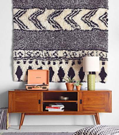 Carpets on the walls are trendy again!