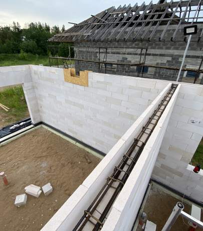 Monolitinis žiedas su U formos blokeliais, vieno aukšto namas