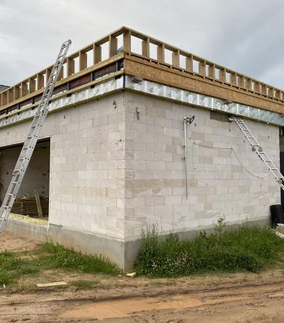 Plokščio stogo parapetai iš medienos ir OSB