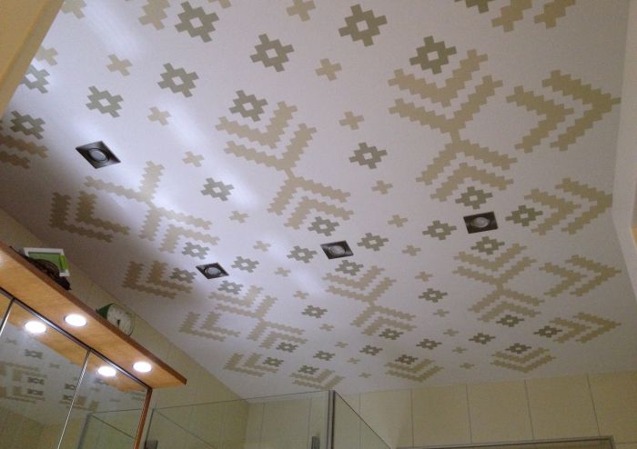 Colorful and wallpapered ceiling - an exclusive solution!