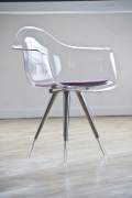 Permatomos kėdės (ghost chair) 