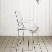 Permatomos kėdės (ghost chair) 
