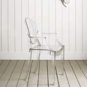 Permatomos kėdės (ghost chair) 