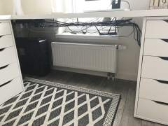 2 darbo vietos nuomojamo buto svetainėje