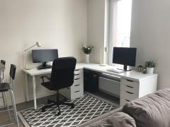 2 darbo vietos nuomojamo buto svetainėje