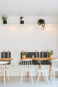 5 skirtingų kėdžių derinimo būdai. Mix&match principas.