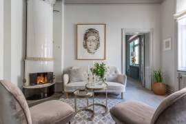 Wall behind the sofa. 8 decorating ideas.