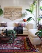 Wall behind the sofa. 8 decorating ideas.