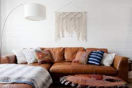 Wall behind the sofa. 8 decorating ideas.