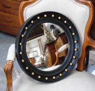 Liokajaus veidrodis (Butler mirror) - sferinis veidrodis namams