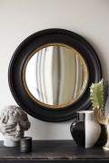 Liokajaus veidrodis (Butler mirror) - sferinis veidrodis namams