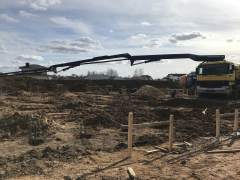 PAMATAI. Žemės paruošimas, polių gręžimas, betono pylimas.