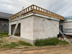 Plokščio stogo parapetai iš medienos ir OSB