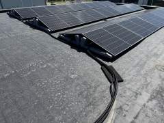 Saulės elektrinė ant plokščio stogo