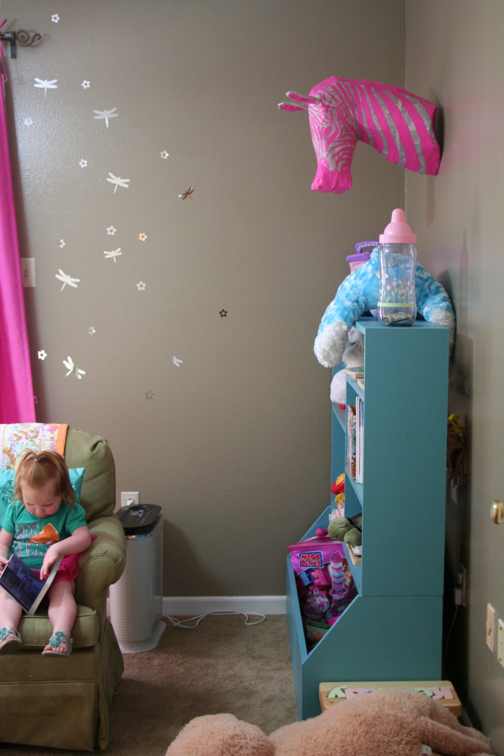 antlers in children's room