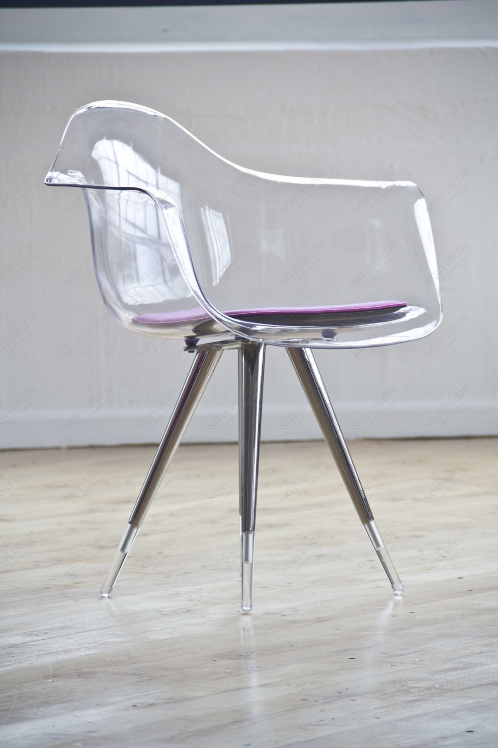 Angel arm chair