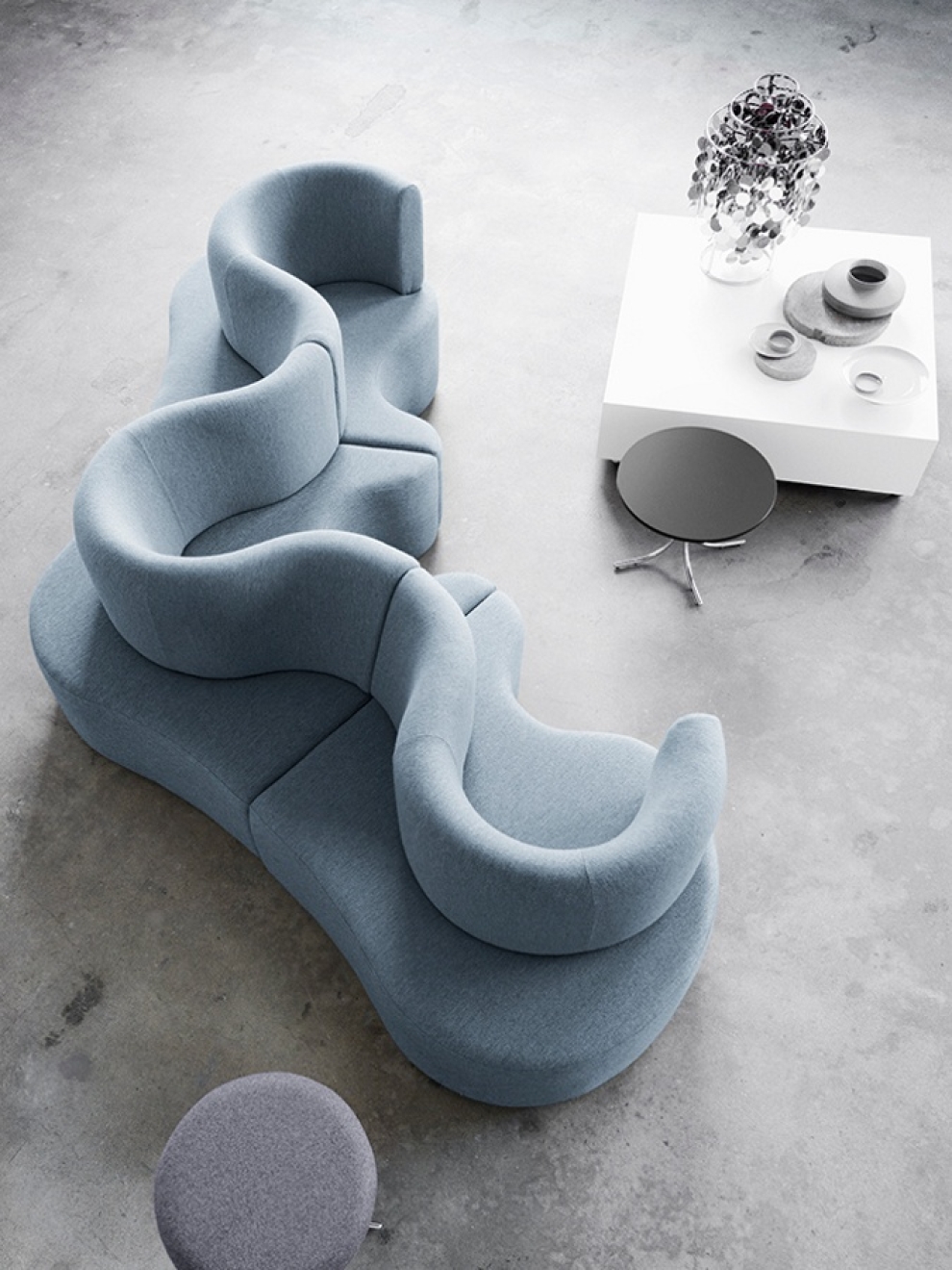 Apvalių formų sofa
