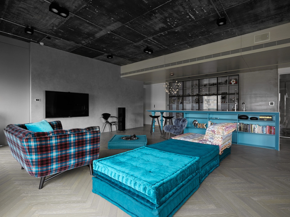 Ryskiai melyna sofa