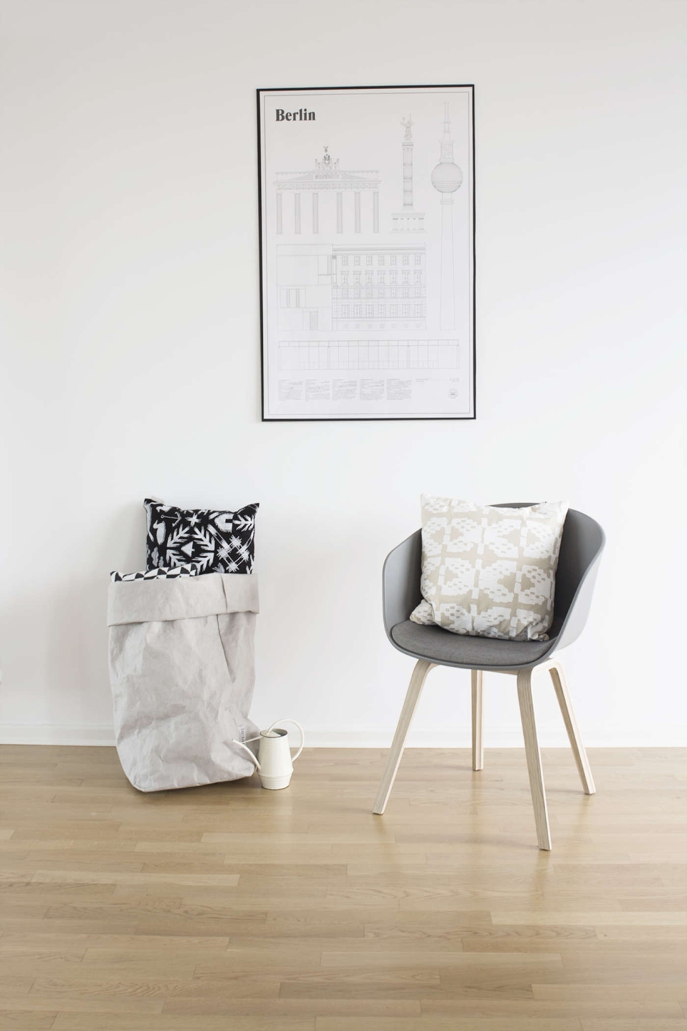 Hay about a chair kede