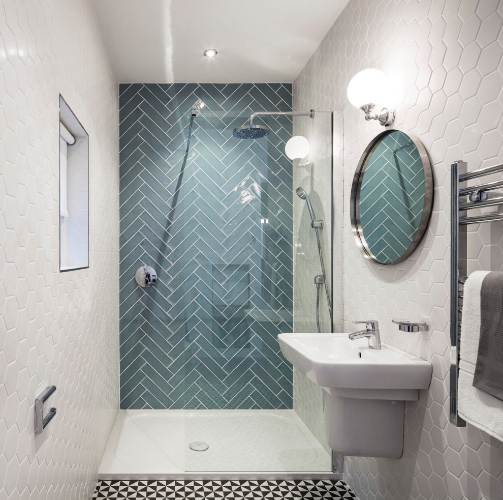 combining different tiles in bathroom