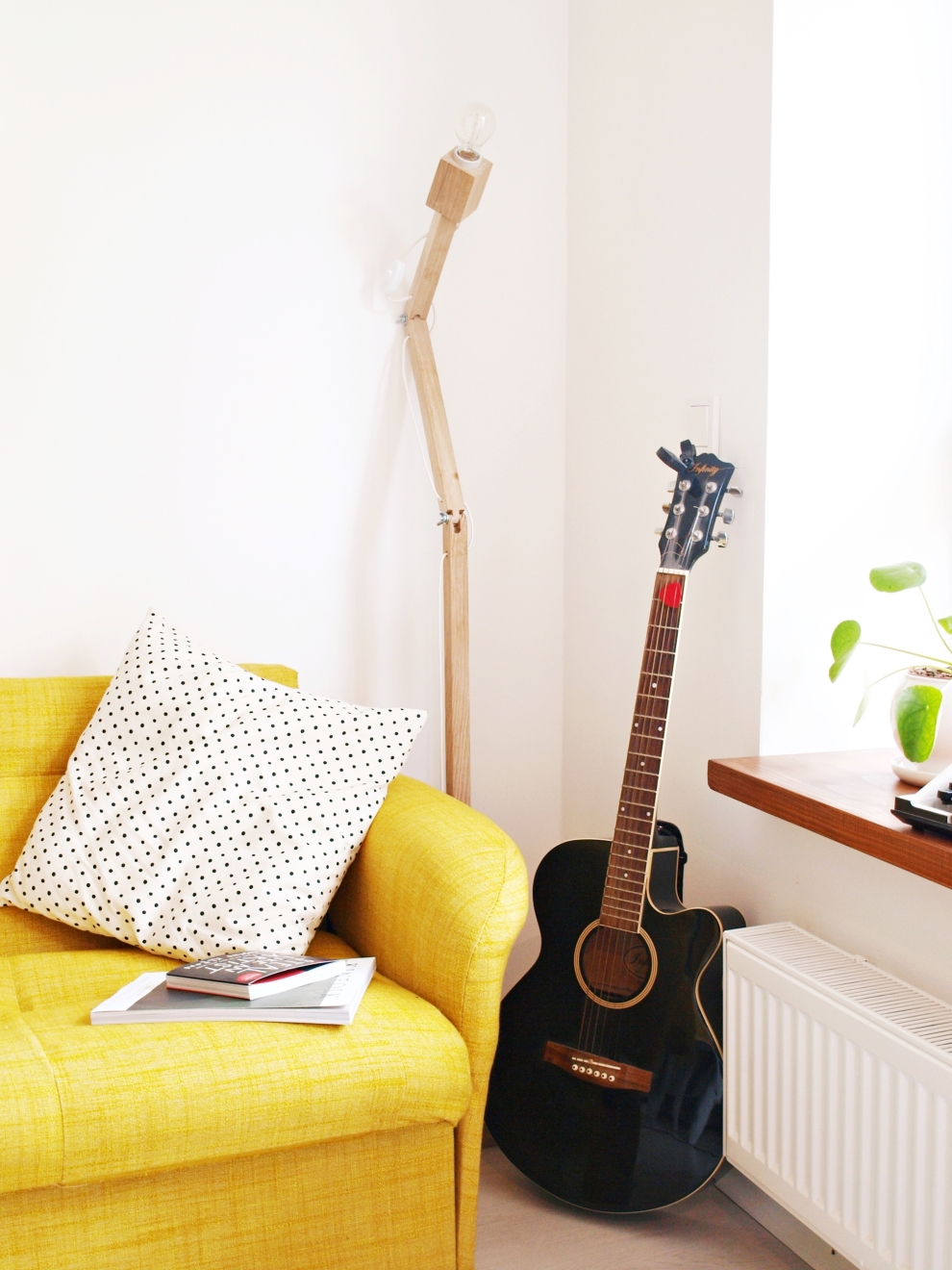 geltona sofa
