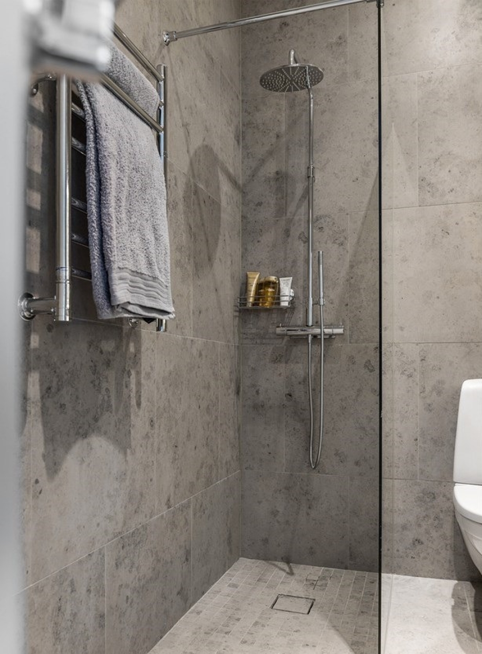 shower cabin without shower tray