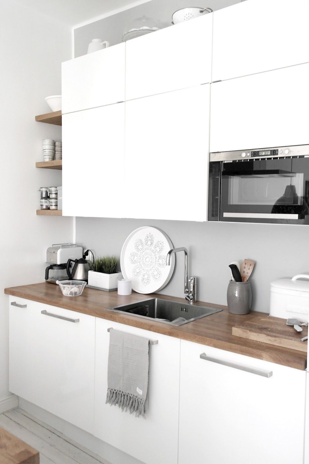 microwave above countertop