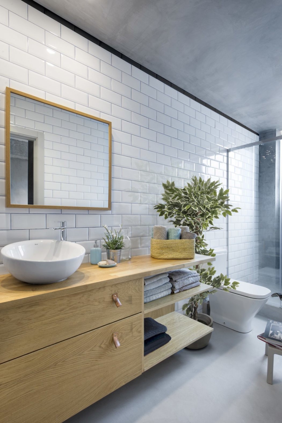 wooden bathroom furniture