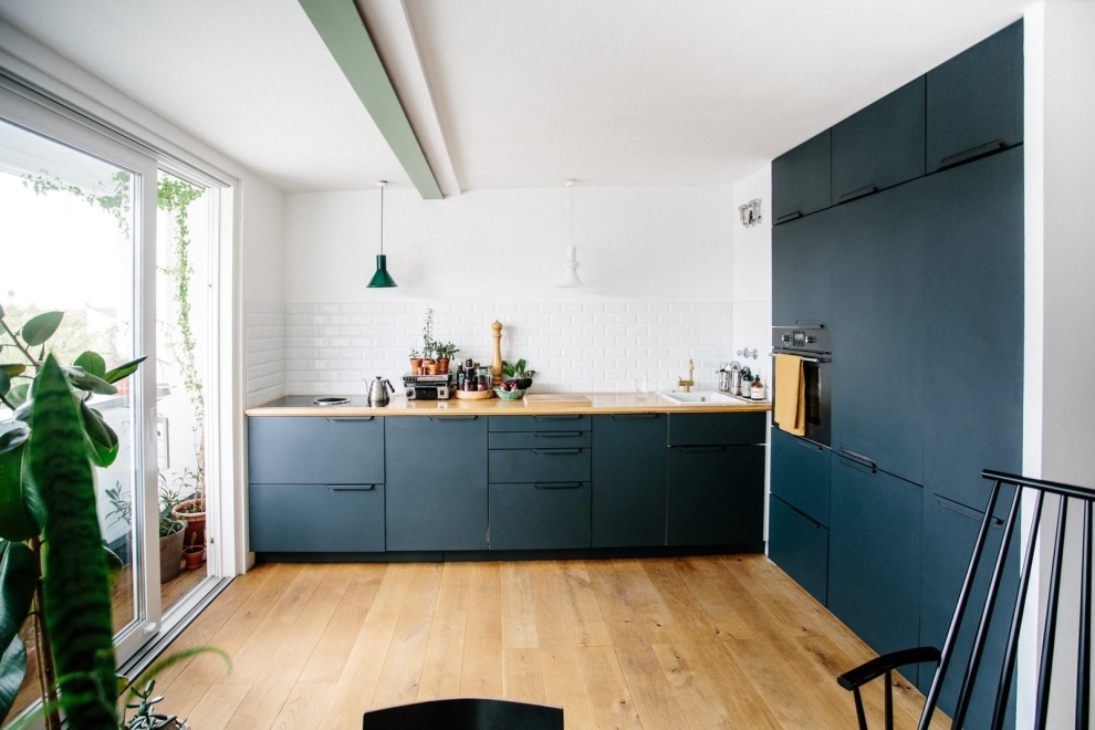 kitchen with no upper cabinets