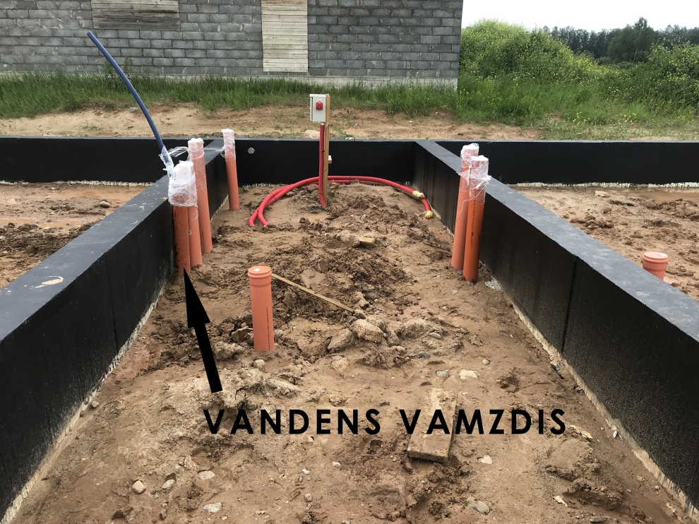 vandens ir nuoteku vamzdziai pries uzpilant smeli