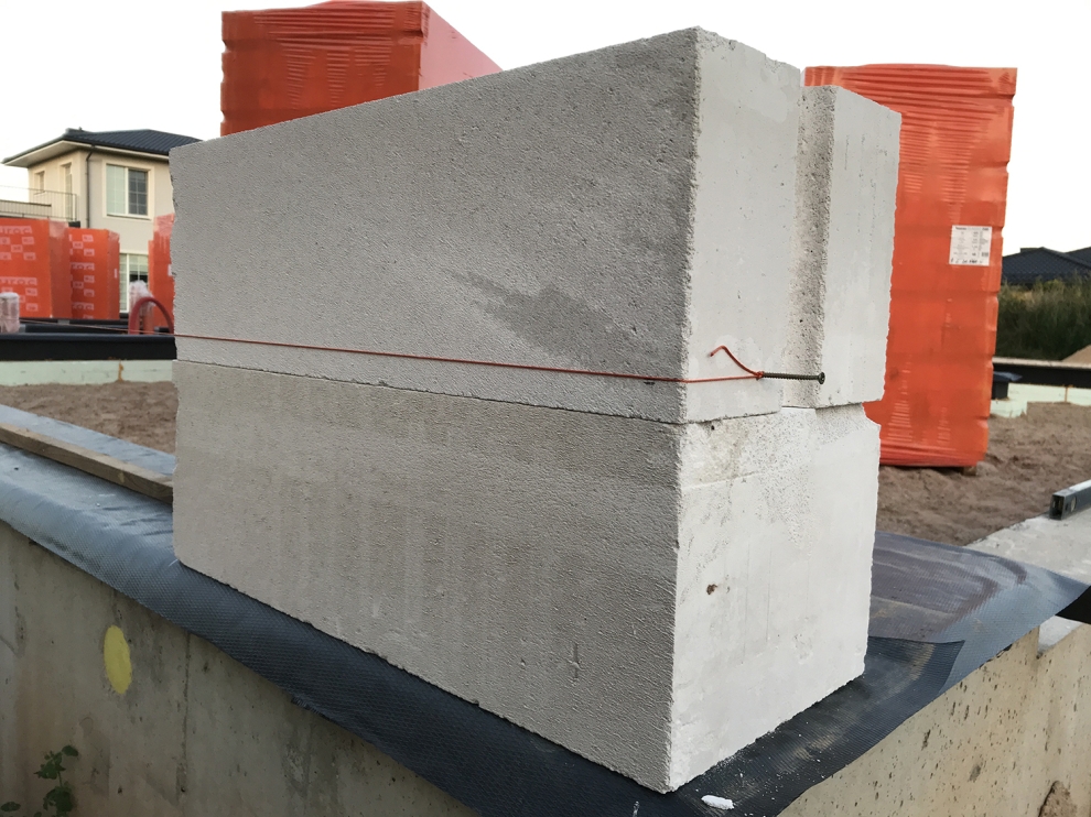 siulas tarp blokeliu