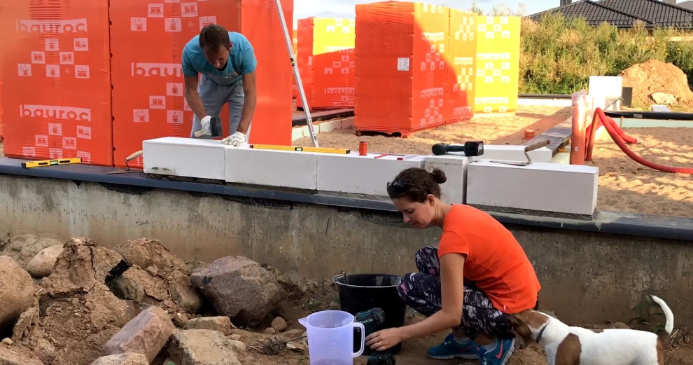 pirma muro eile akyto betono blokeliai