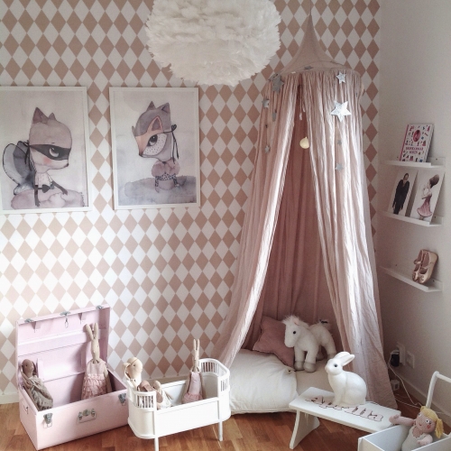 pink children's room