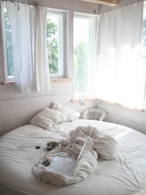 round bed