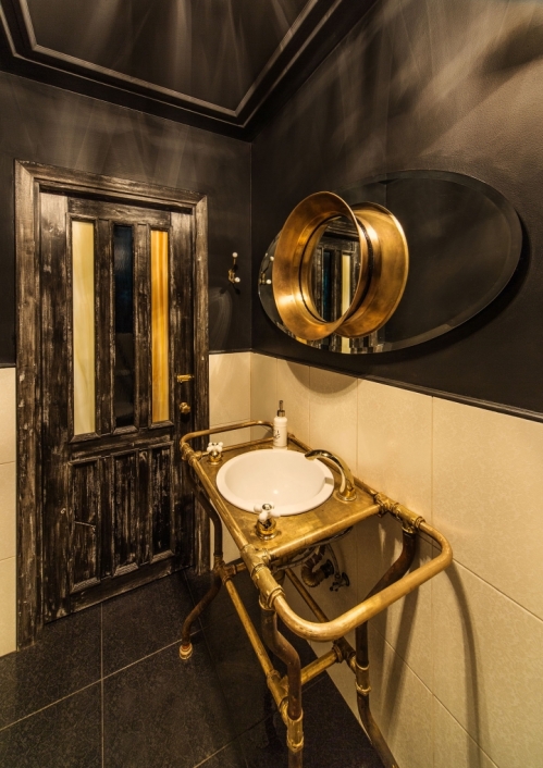 viešo wc interjeras