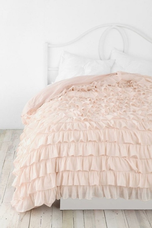 pink bed sheet