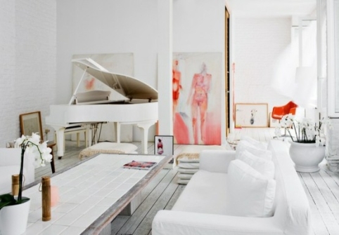 White piano