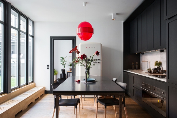 white and black kitchen