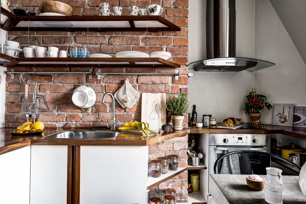 red bricks kitchen backsplash