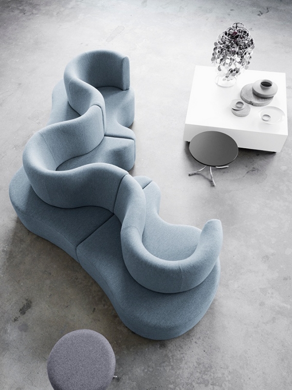 apvalių formų sofa