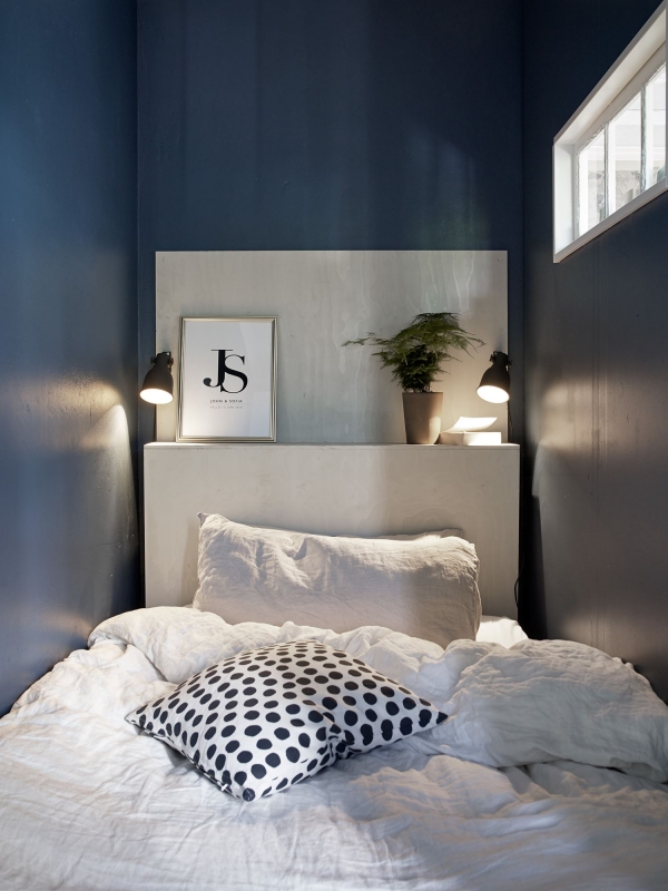 bed between walls
