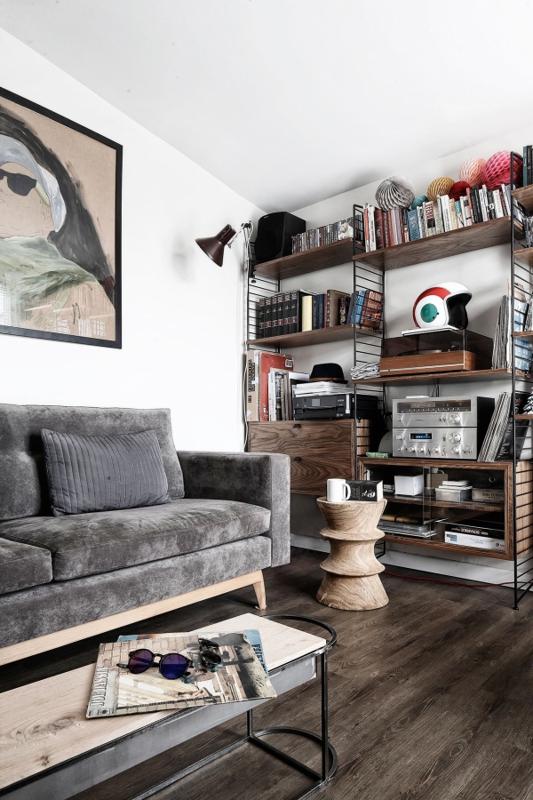 aksomine sofa pilka