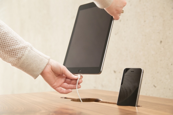 table for ipad, telephone