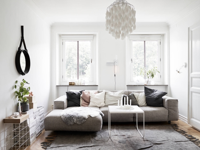 sofa svetaineje po langu