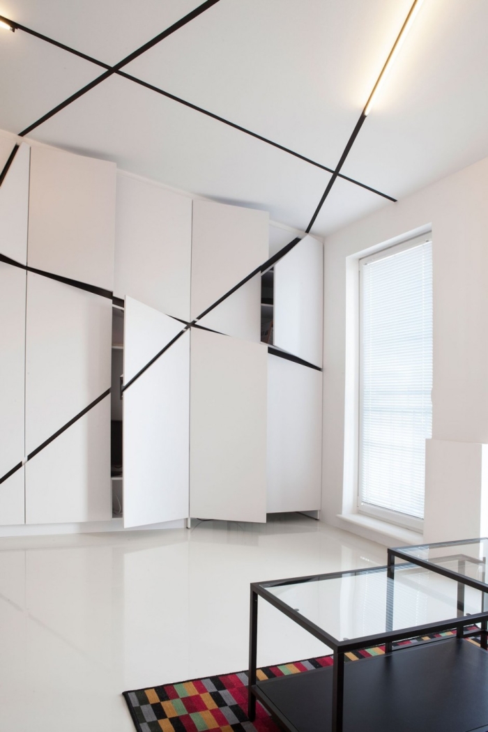 broken lines in interior
