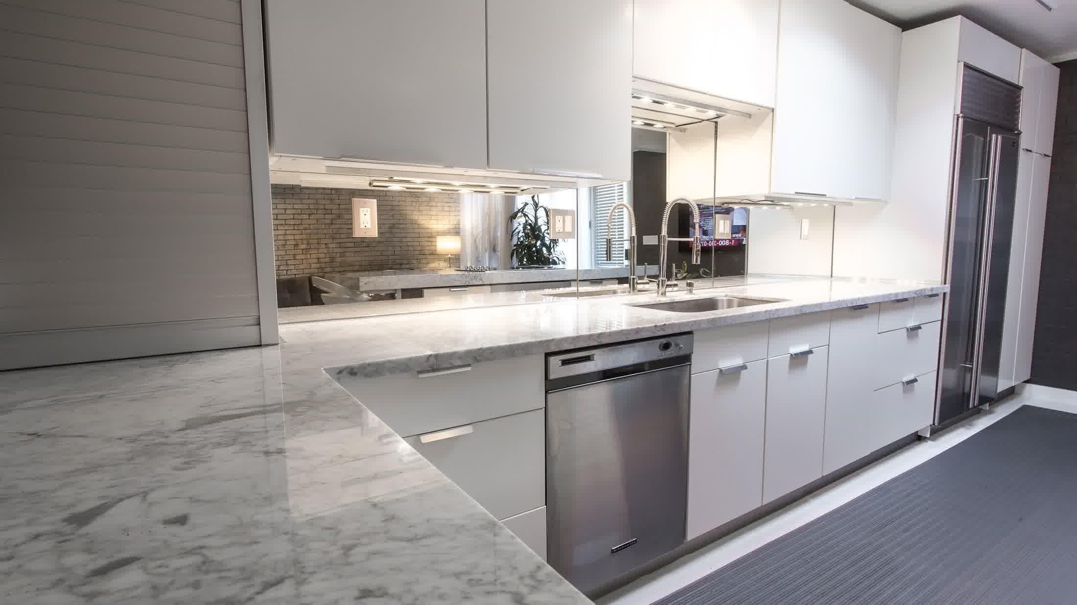 Mirrored Backsplash In The Kitchen Viskas Apie Interjer